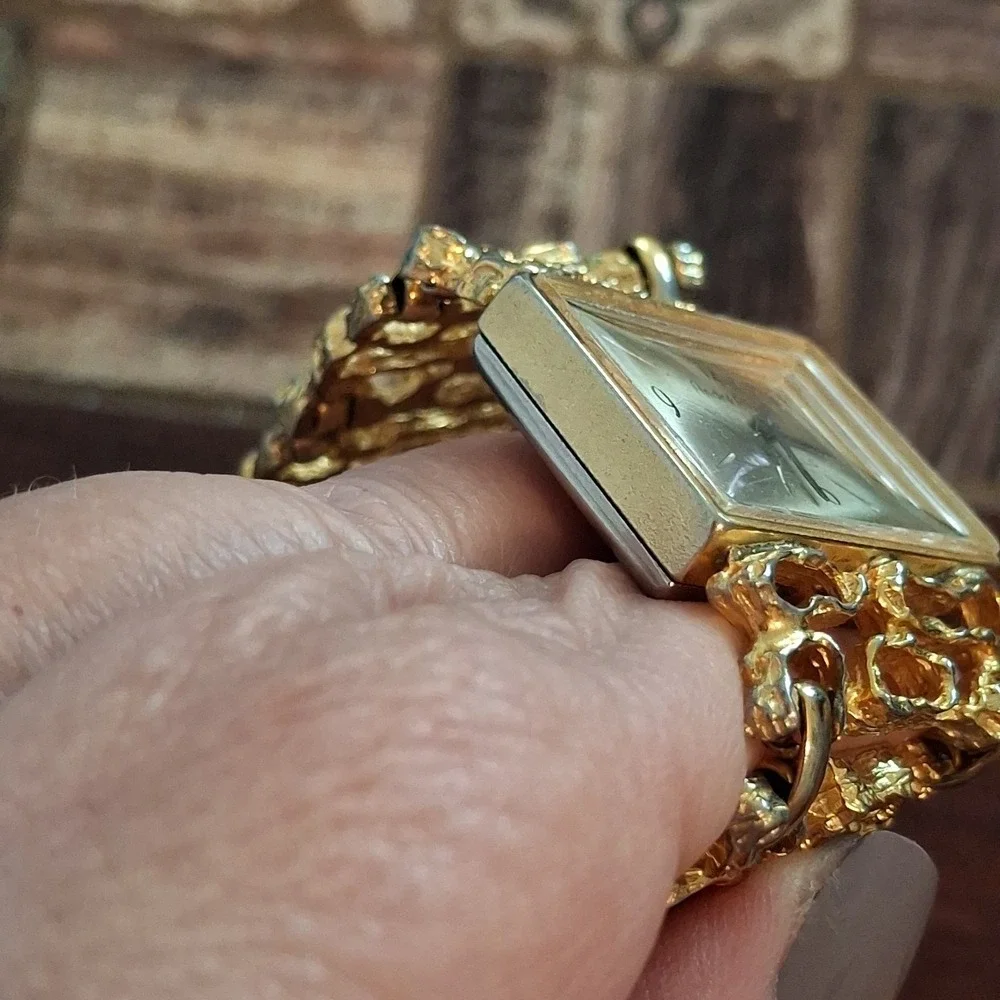 Andre Rivalle Womens Goldtone 17 Jewel Manual Wind-Up Swiss Watch. Tested, Works